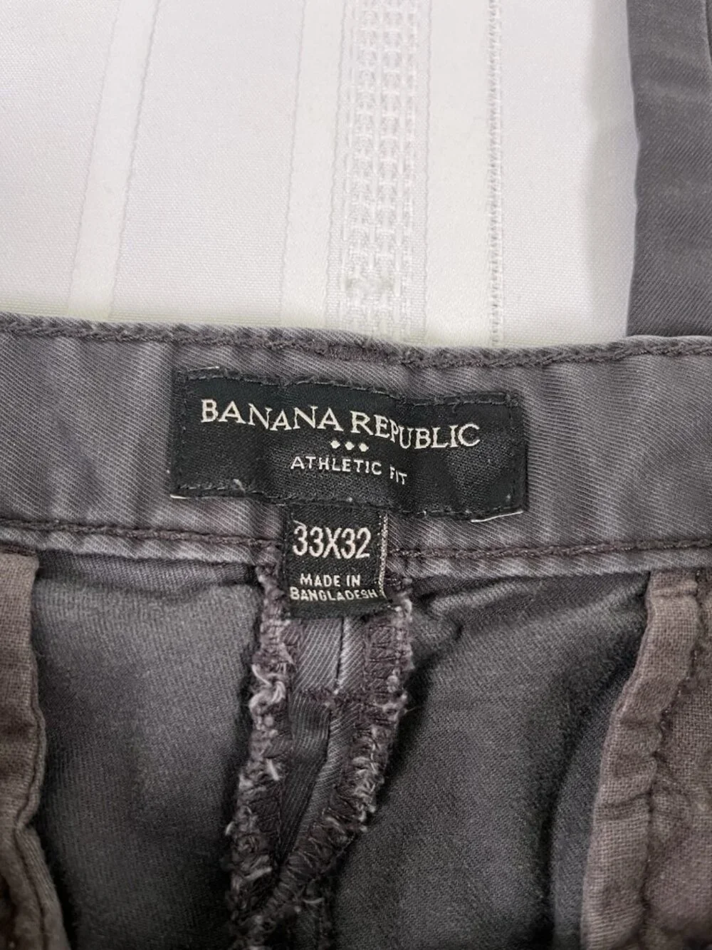 Banana Republic Athletic Fit Chino Pants Mens 33x32 Gray Slim Taper Stretch